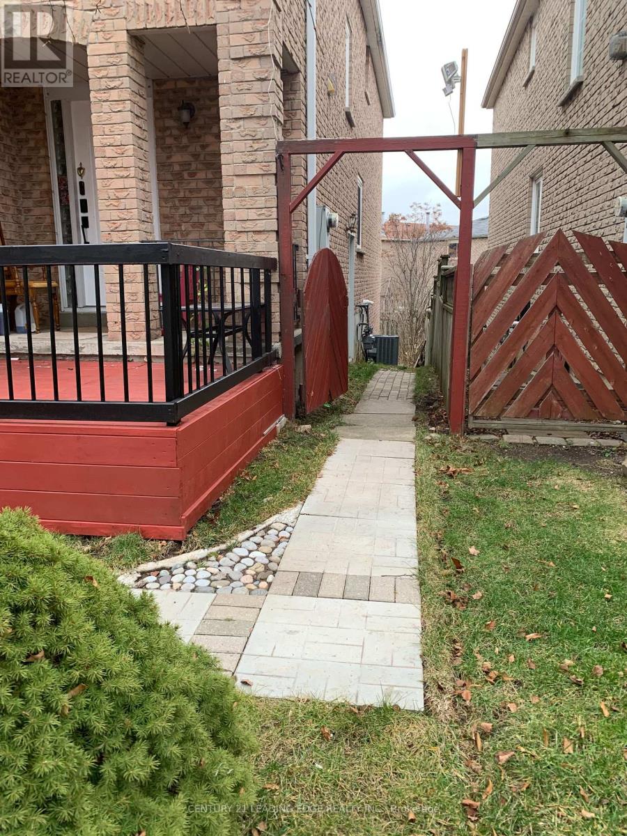 47 Hewitt Crescent E, Ajax (South East), Ontario  L1S 7A6 - Photo 4 - E12448660
