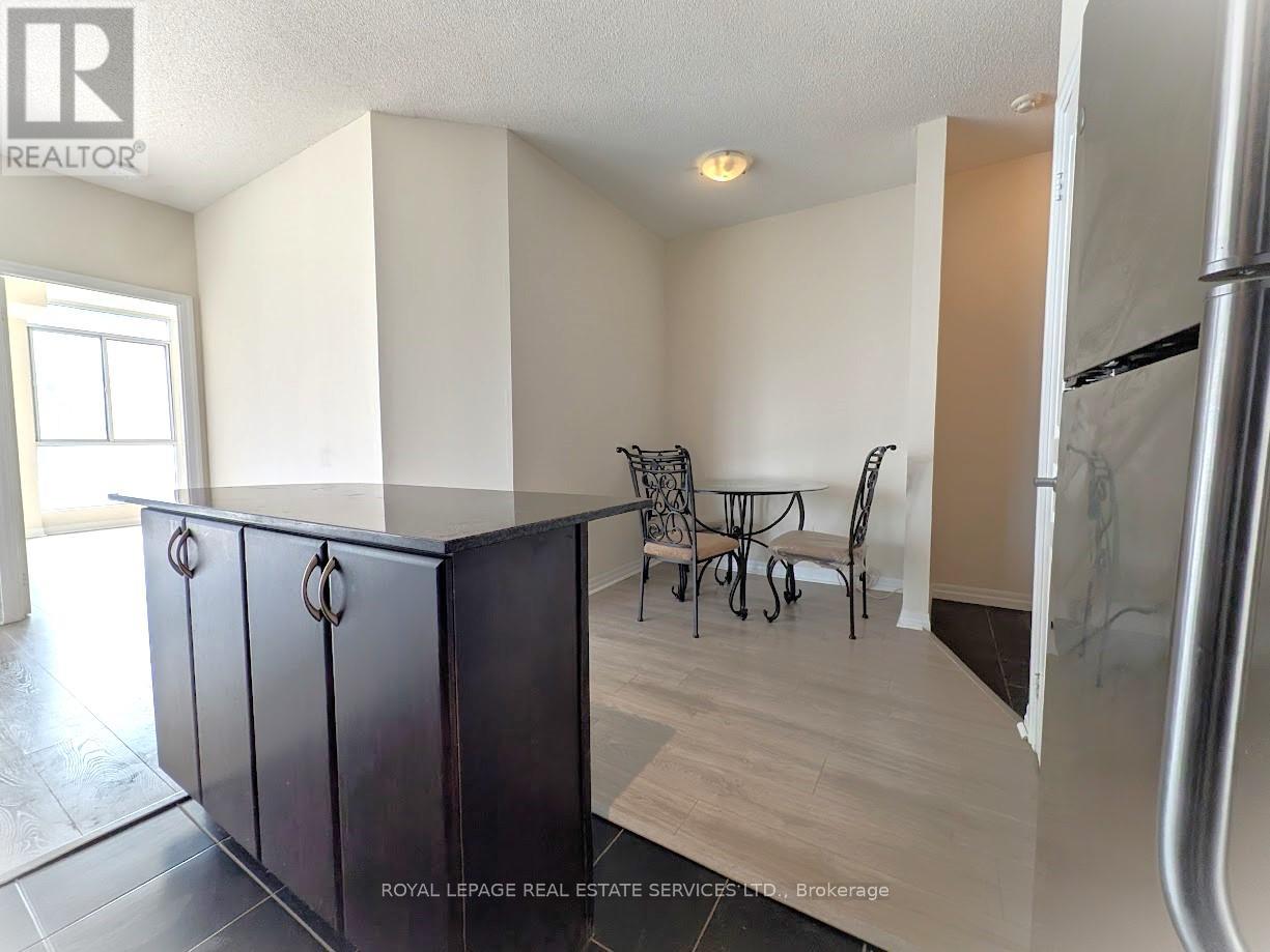 1008 - 225 Webb Drive, Mississauga, Ontario  L5B 4P2 - Photo 10 - W12448678