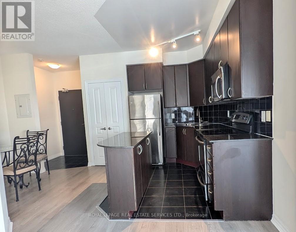 1008 - 225 Webb Drive, Mississauga, Ontario  L5B 4P2 - Photo 7 - W12448678