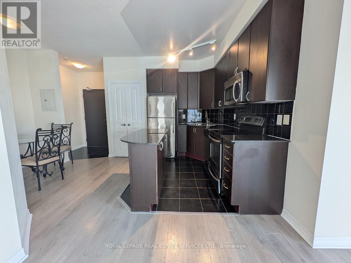 1008 - 225 Webb Drive, Mississauga, Ontario  L5B 4P2 - Photo 8 - W12448678