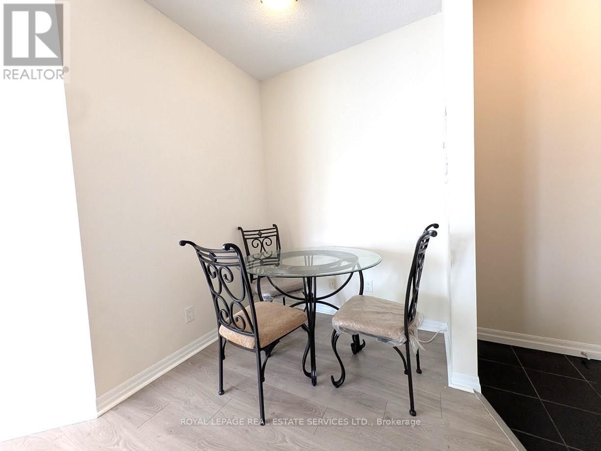 1008 - 225 Webb Drive, Mississauga, Ontario  L5B 4P2 - Photo 9 - W12448678