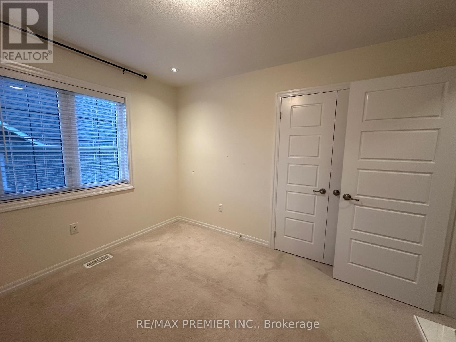3156 Ernest Applebe Boulevard, Oakville, Ontario  L6H 7C3 - Photo 12 - W12448723