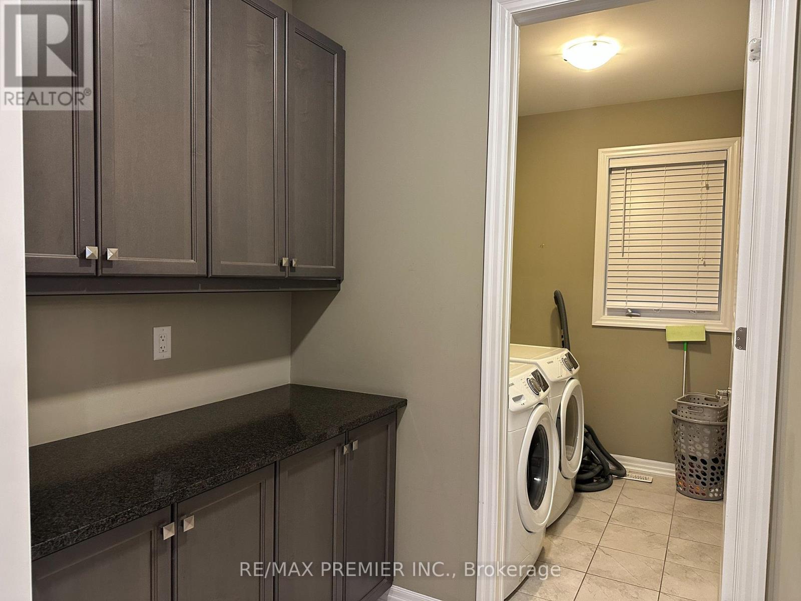 3156 Ernest Applebe Boulevard, Oakville, Ontario  L6H 7C3 - Photo 15 - W12448723