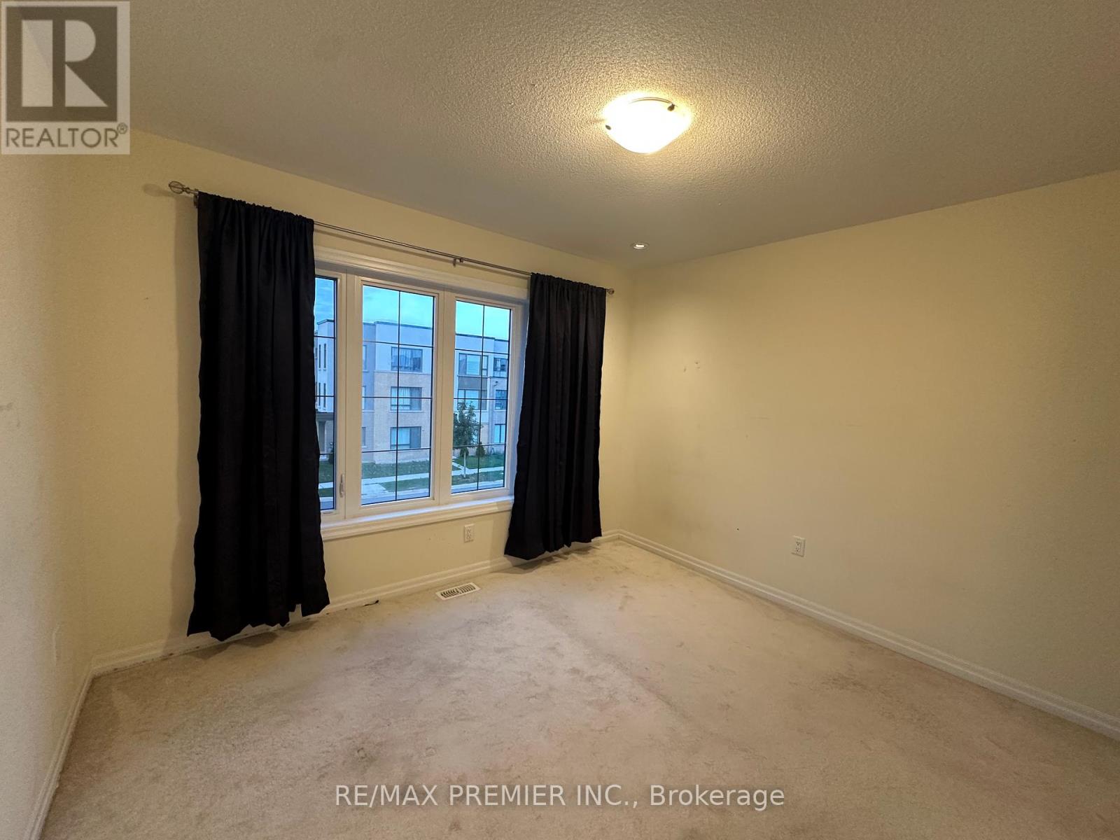 3156 Ernest Applebe Boulevard, Oakville, Ontario  L6H 7C3 - Photo 16 - W12448723