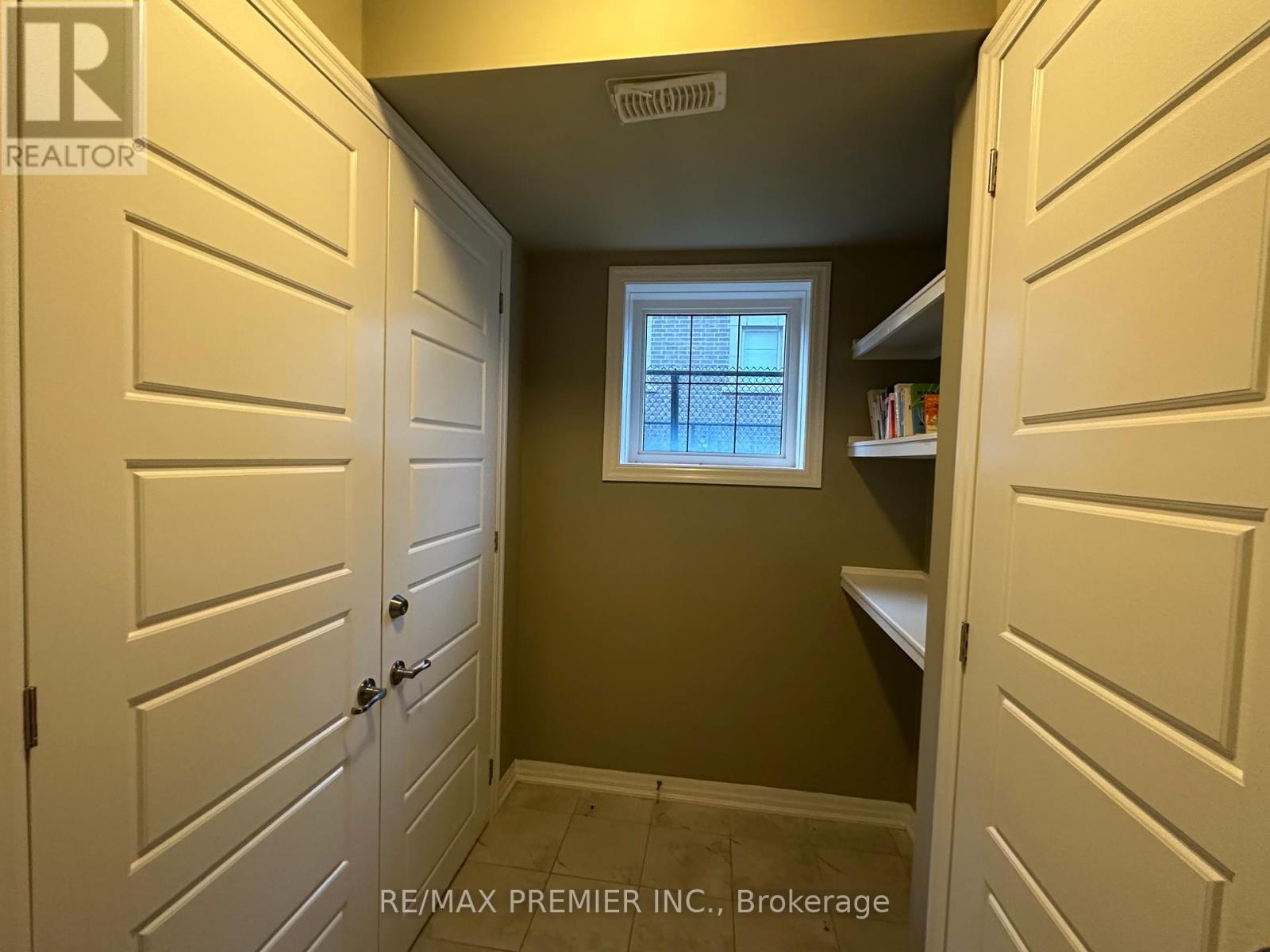 3156 Ernest Applebe Boulevard, Oakville, Ontario  L6H 7C3 - Photo 17 - W12448723