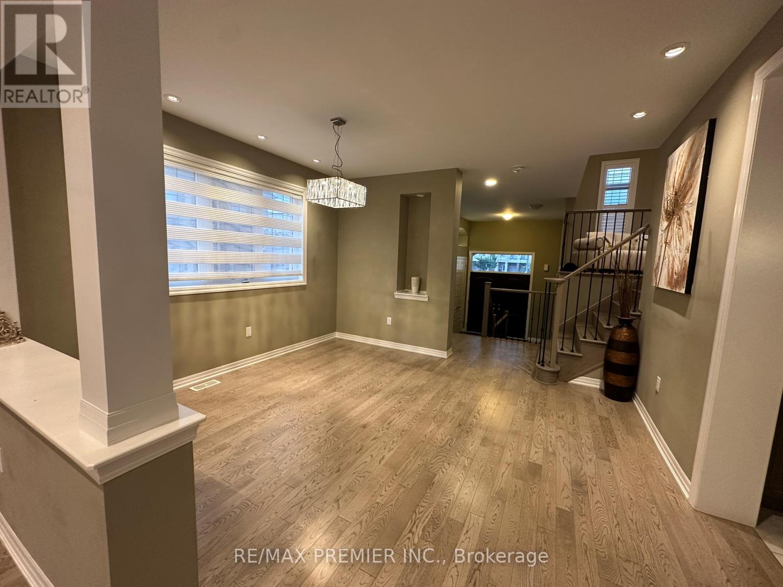 3156 Ernest Applebe Boulevard, Oakville, Ontario  L6H 7C3 - Photo 5 - W12448723