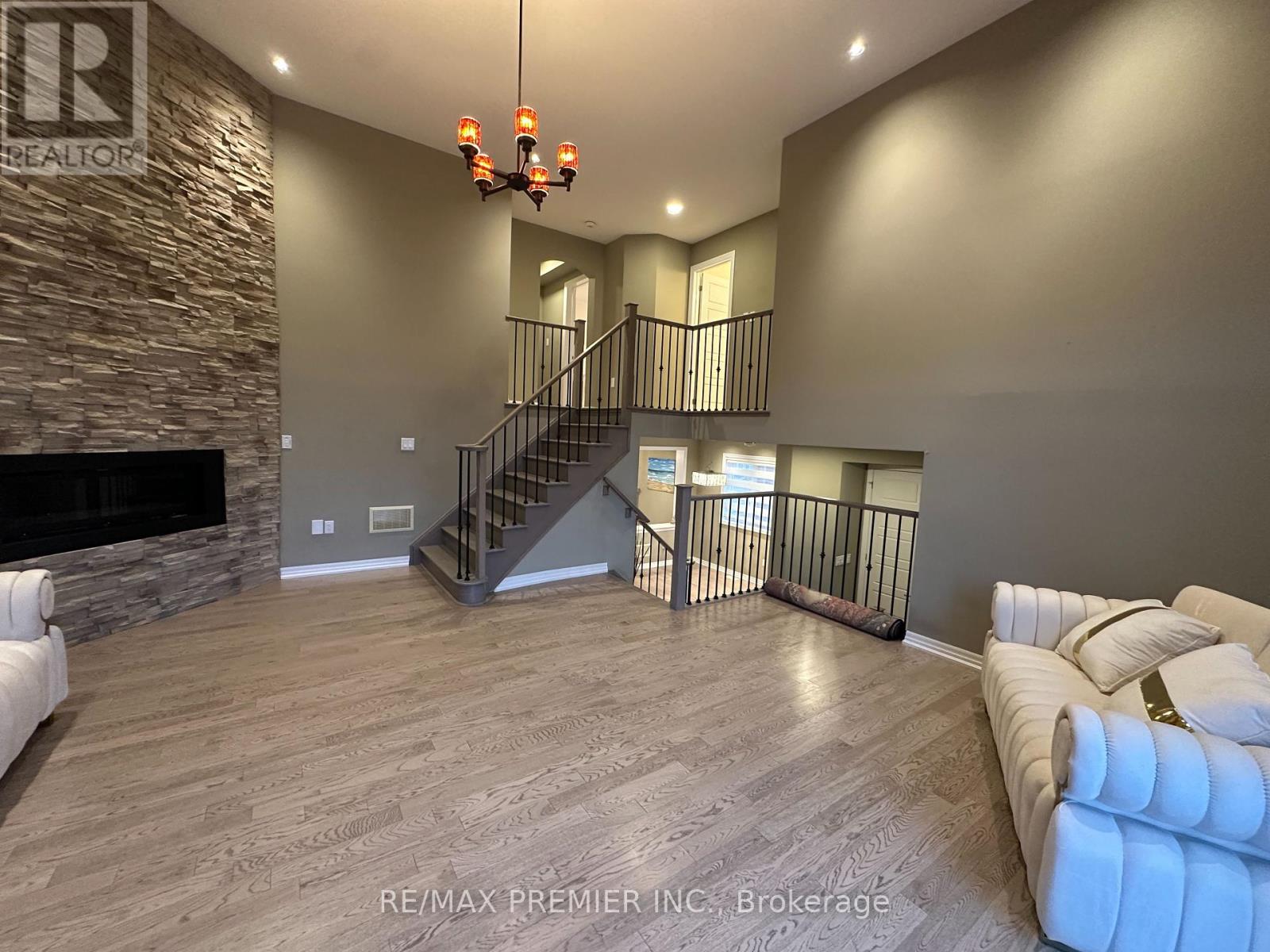 3156 Ernest Applebe Boulevard, Oakville, Ontario  L6H 7C3 - Photo 7 - W12448723