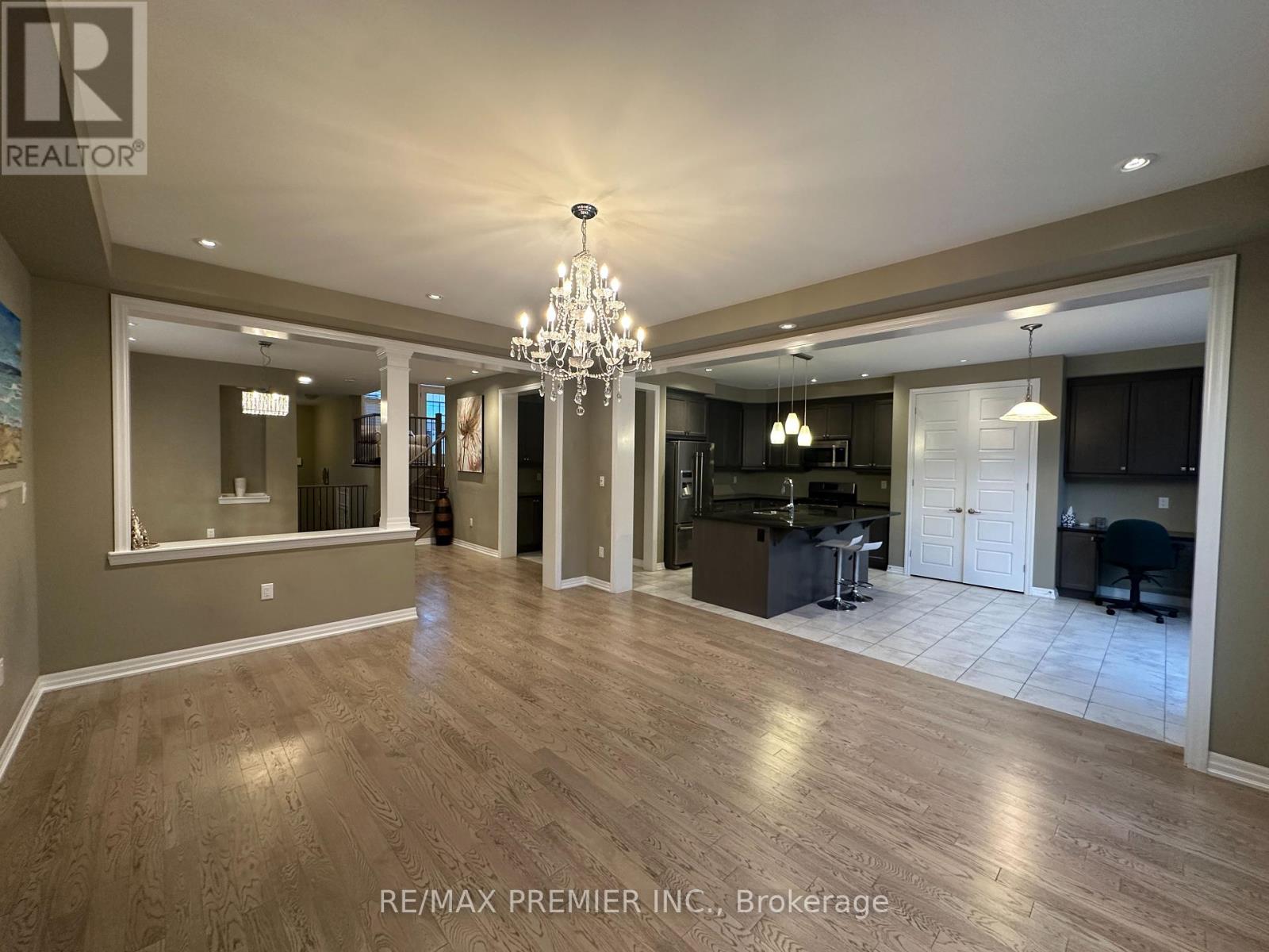 3156 Ernest Applebe Boulevard, Oakville, Ontario  L6H 7C3 - Photo 9 - W12448723