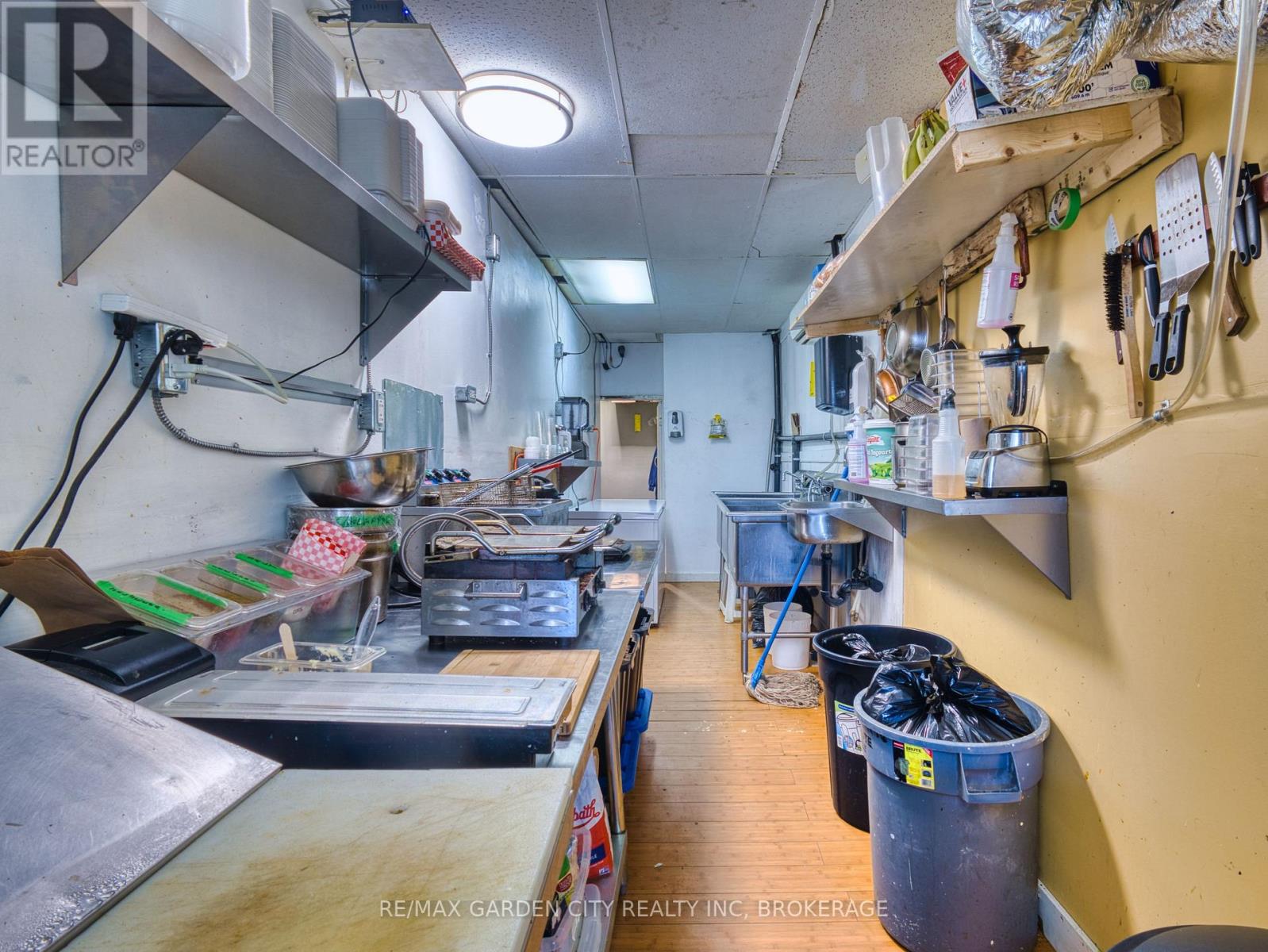43 Geneva Street, St. Catharines, Ontario  L2N 2H1 - Photo 10 - X12448884