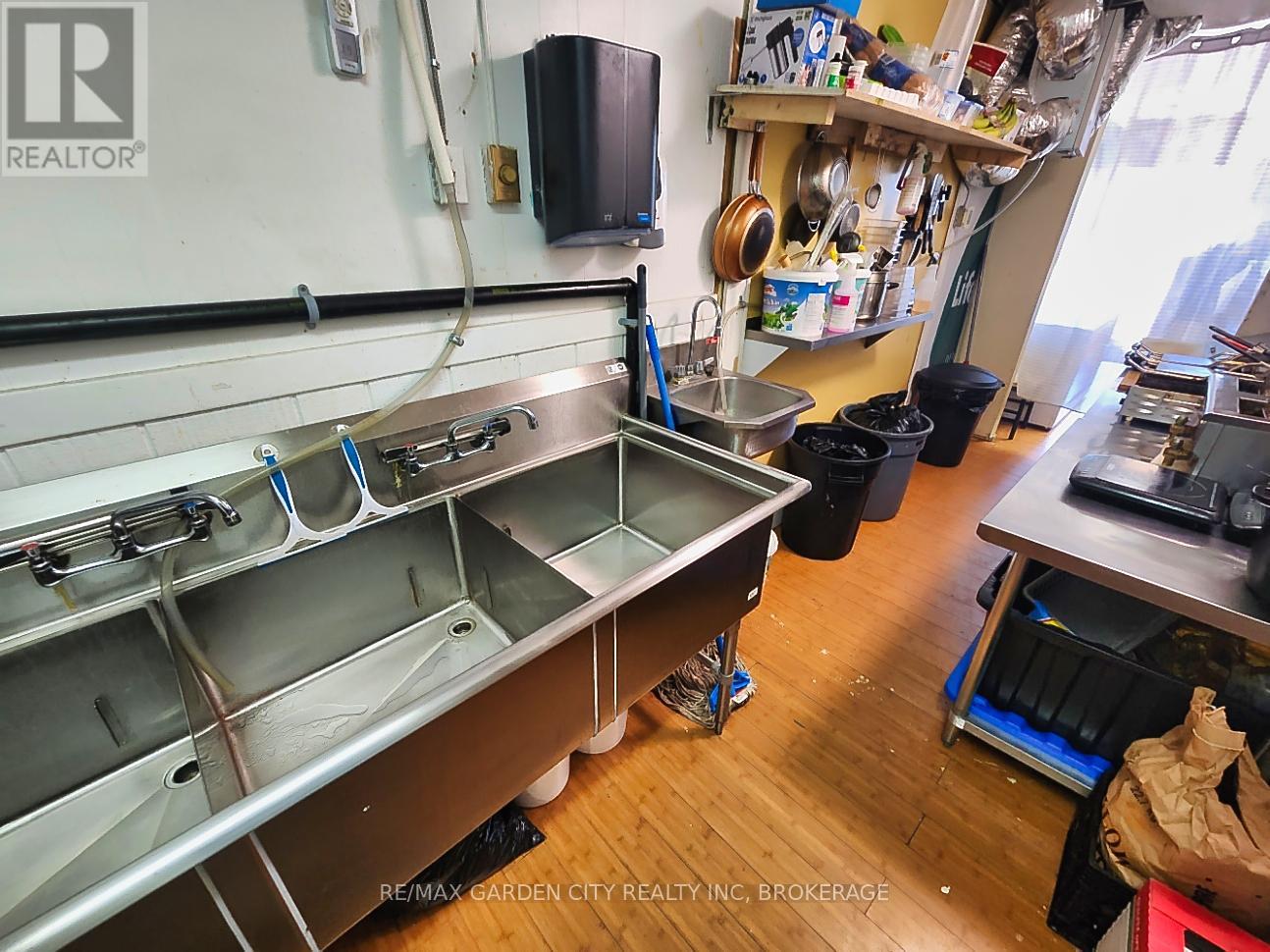 43 Geneva Street, St. Catharines, Ontario  L2N 2H1 - Photo 11 - X12448884