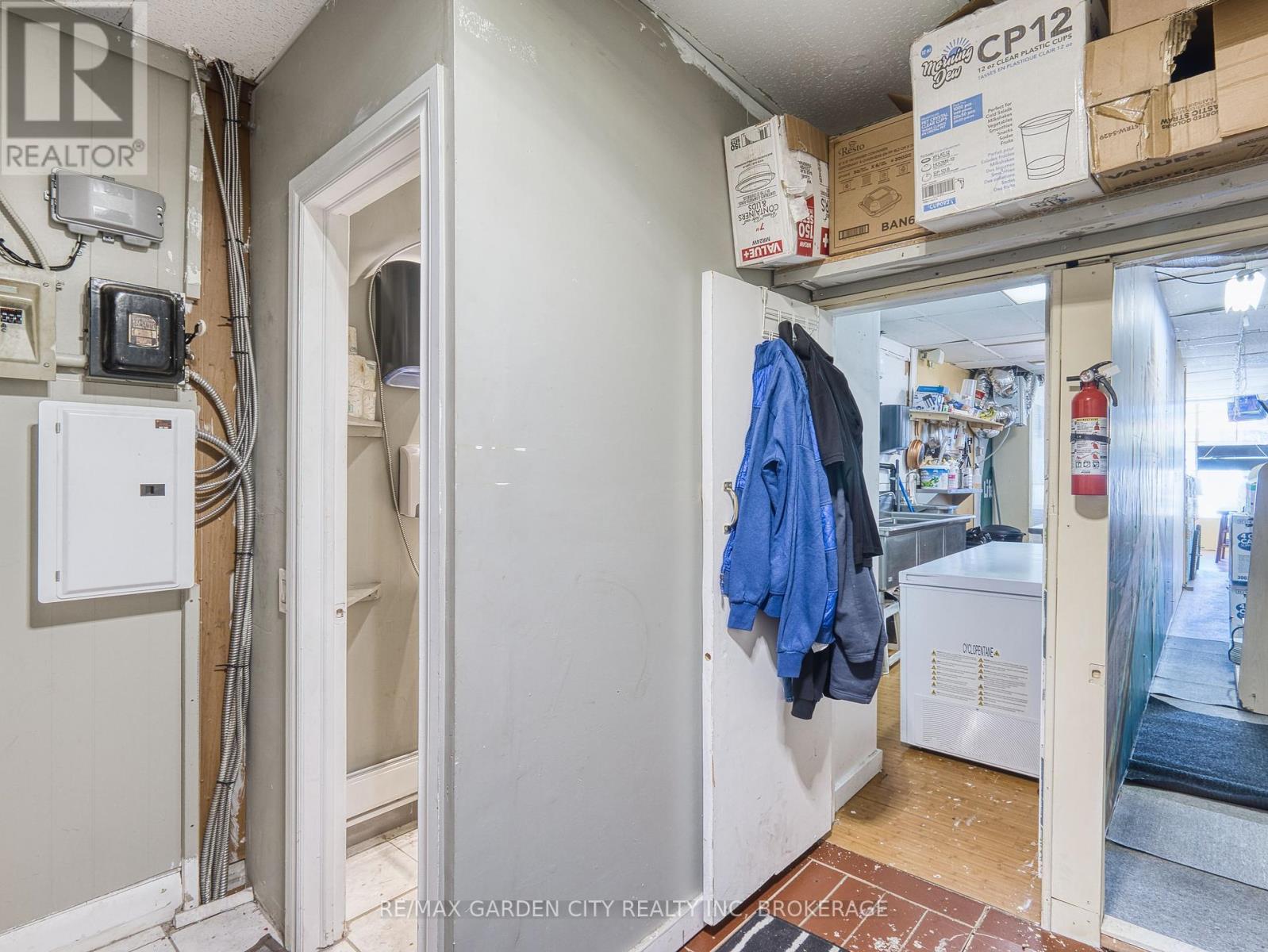 43 Geneva Street, St. Catharines, Ontario  L2N 2H1 - Photo 13 - X12448884