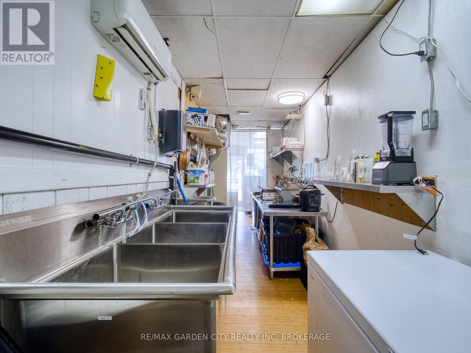 43 Geneva Street, St. Catharines, Ontario  L2N 2H1 - Photo 7 - X12448884