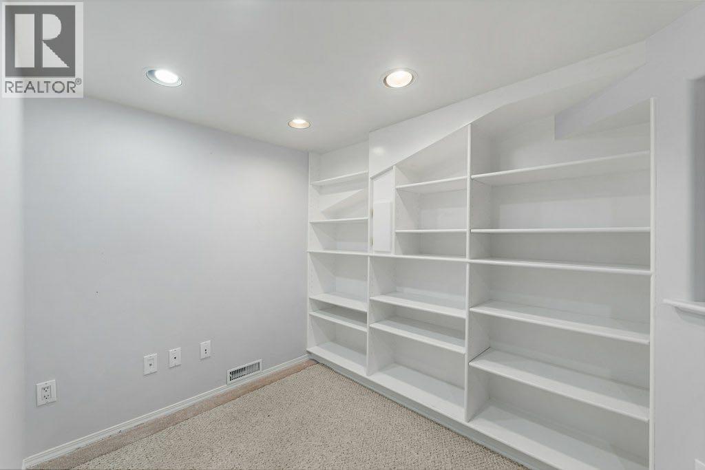 64 Woodmark Crescent Sw, Calgary, Alberta  T2W 4Z2 - Photo 32 - A2262249