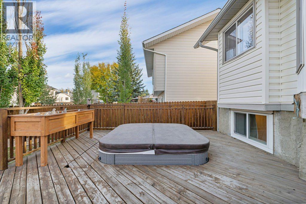 64 Woodmark Crescent Sw, Calgary, Alberta  T2W 4Z2 - Photo 41 - A2262249