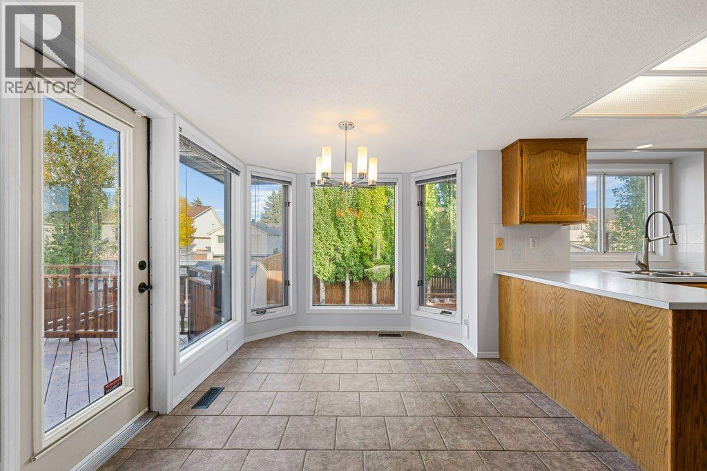 64 Woodmark Crescent Sw, Calgary, Alberta  T2W 4Z2 - Photo 9 - A2262249