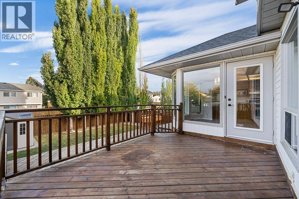 64 Woodmark Crescent Sw, Calgary, Alberta  T2W 4Z2 - Photo 35 - A2262249