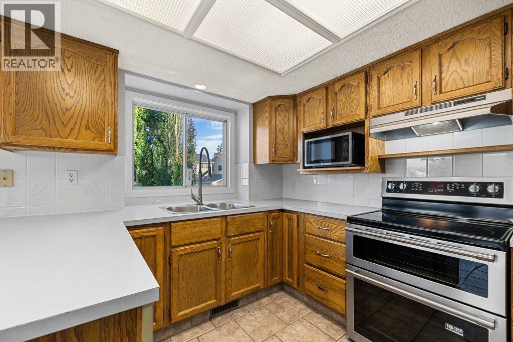 64 Woodmark Crescent Sw, Calgary, Alberta  T2W 4Z2 - Photo 2 - A2262249