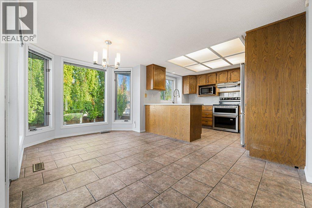 64 Woodmark Crescent Sw, Calgary, Alberta  T2W 4Z2 - Photo 7 - A2262249