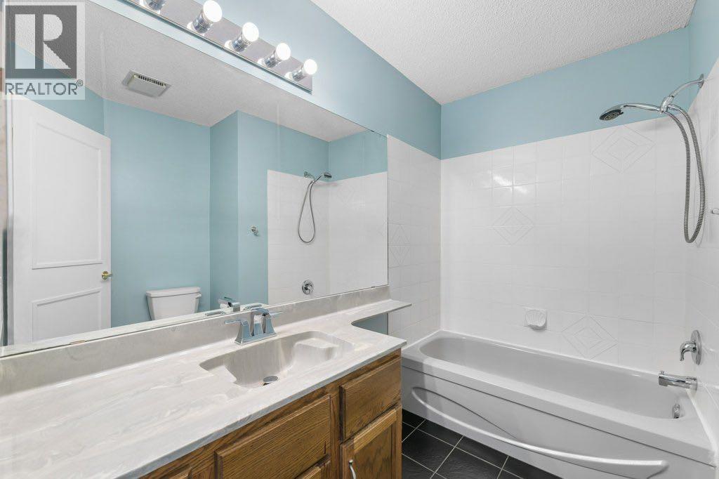 64 Woodmark Crescent Sw, Calgary, Alberta  T2W 4Z2 - Photo 27 - A2262249
