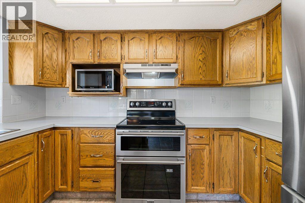 64 Woodmark Crescent Sw, Calgary, Alberta  T2W 4Z2 - Photo 4 - A2262249