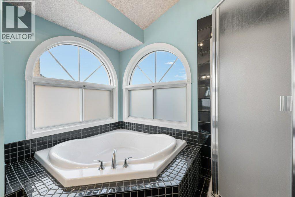 64 Woodmark Crescent Sw, Calgary, Alberta  T2W 4Z2 - Photo 23 - A2262249