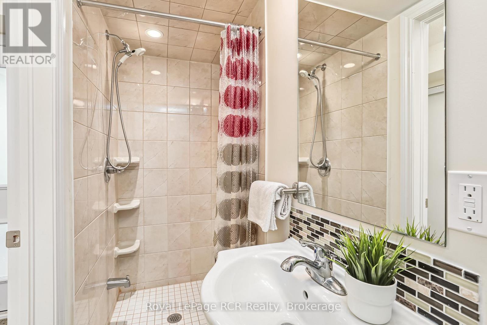205 - 2 Cove Court, Collingwood, Ontario  L9Y 0Y6 - Photo 23 - S12448780