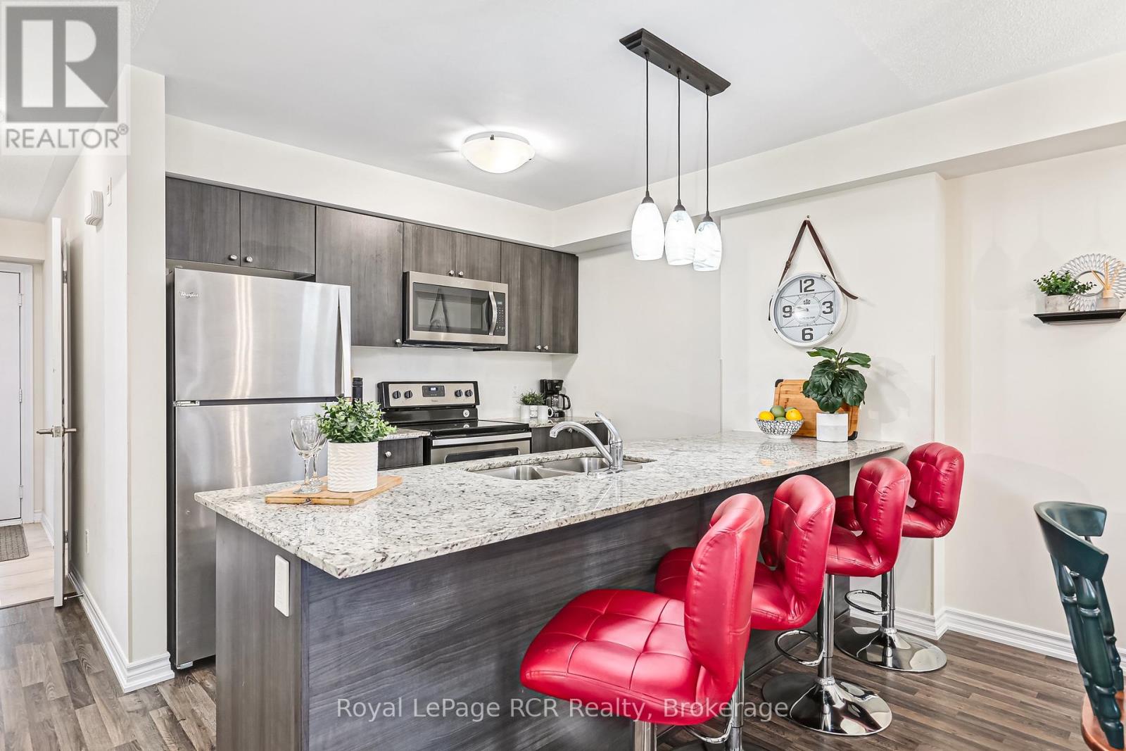 205 - 2 Cove Court, Collingwood, Ontario  L9Y 0Y6 - Photo 4 - S12448780