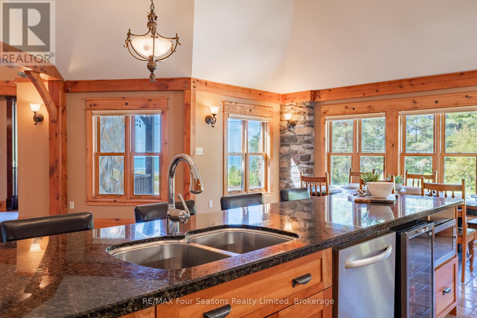 805 Eastdale Drive, Wasaga Beach, Ontario  L9Z 2R5 - Photo 18 - S12448887