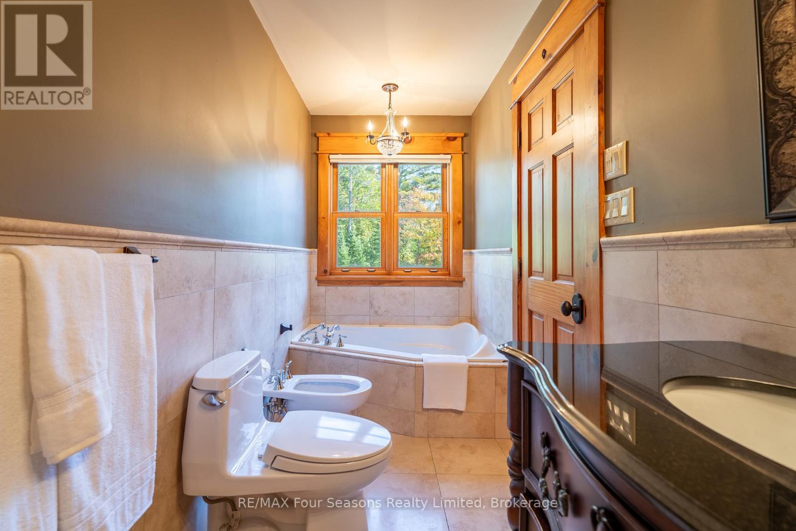 805 Eastdale Drive, Wasaga Beach, Ontario  L9Z 2R5 - Photo 21 - S12448887