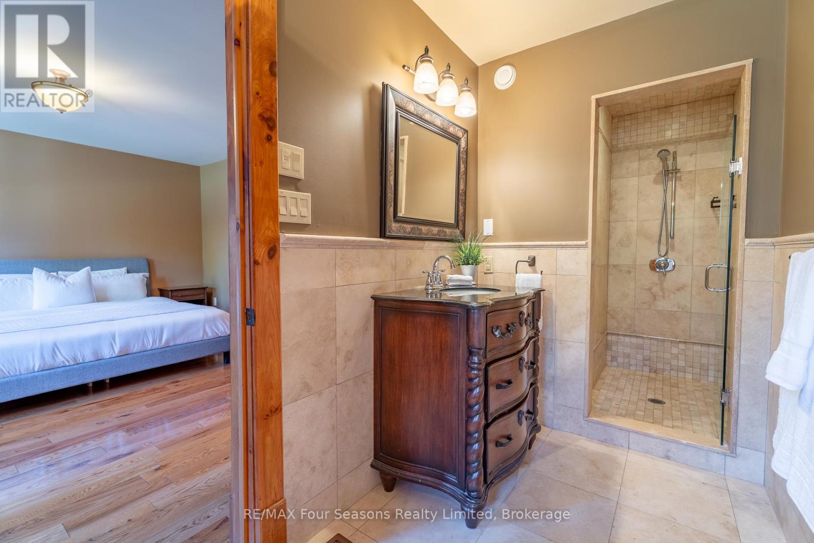 805 Eastdale Drive, Wasaga Beach, Ontario  L9Z 2R5 - Photo 22 - S12448887