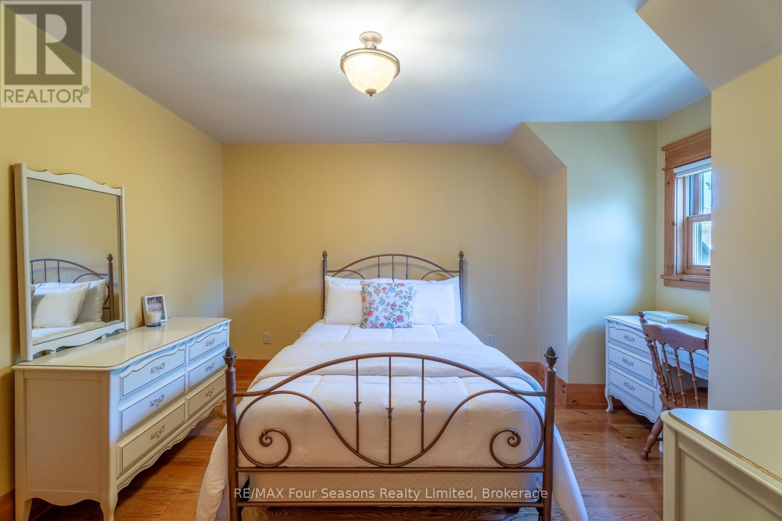 805 Eastdale Drive, Wasaga Beach, Ontario  L9Z 2R5 - Photo 28 - S12448887