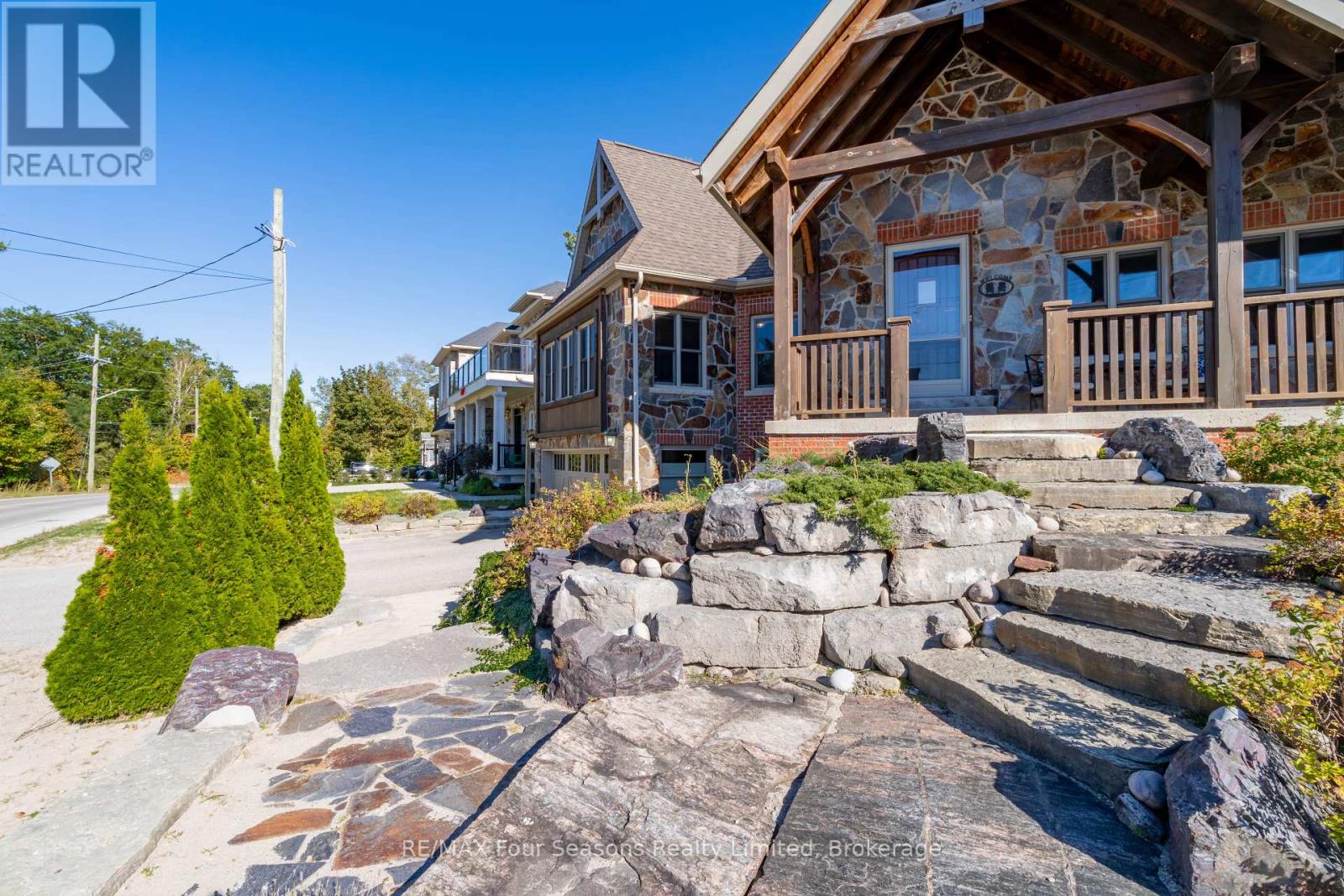 805 Eastdale Drive, Wasaga Beach, Ontario  L9Z 2R5 - Photo 5 - S12448887