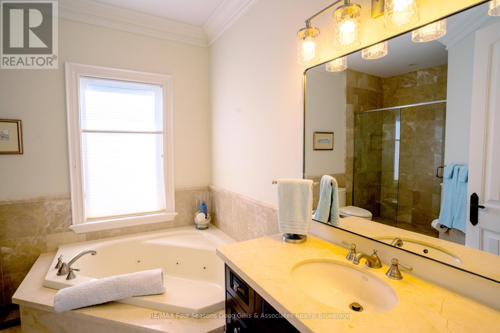 150 Rankins Crescent, Blue Mountains, Ontario  N0H 2P0 - Photo 12 - X12448751