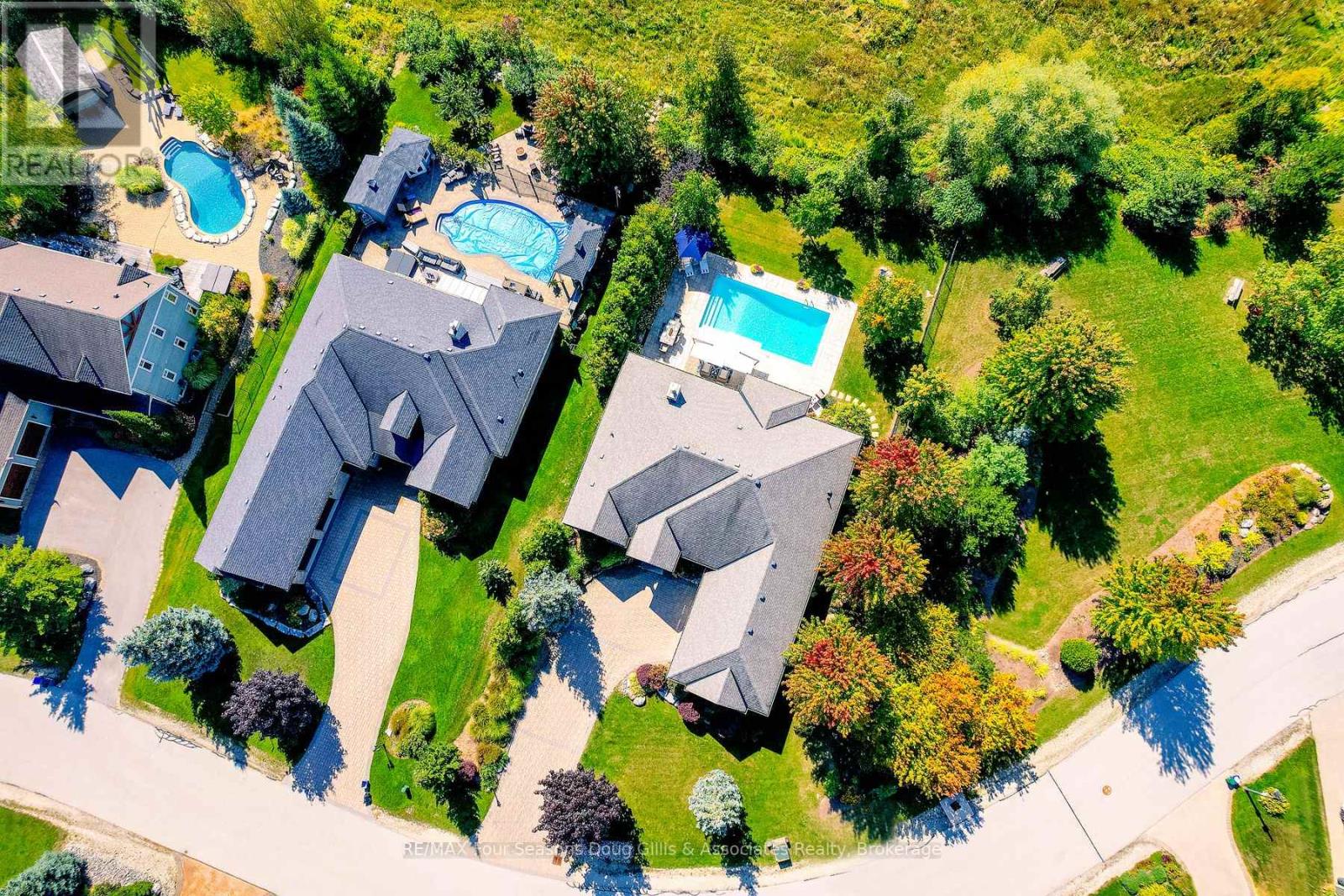 150 Rankins Crescent, Blue Mountains, Ontario  N0H 2P0 - Photo 2 - X12448751