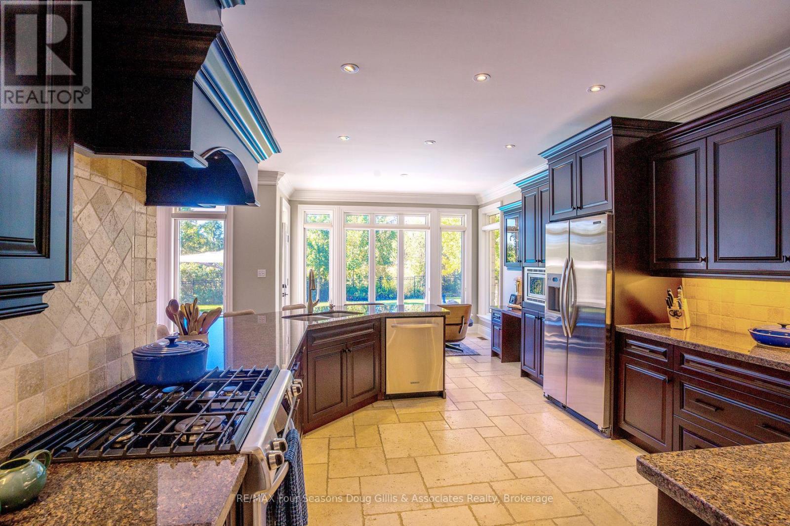 150 Rankins Crescent, Blue Mountains, Ontario  N0H 2P0 - Photo 25 - X12448751