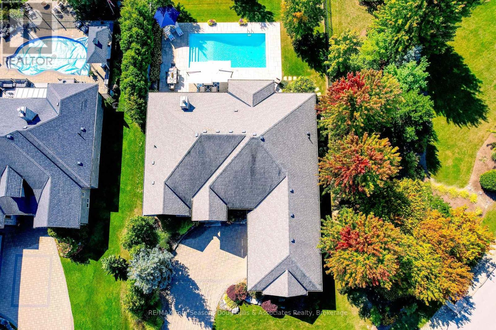 150 Rankins Crescent, Blue Mountains, Ontario  N0H 2P0 - Photo 3 - X12448751