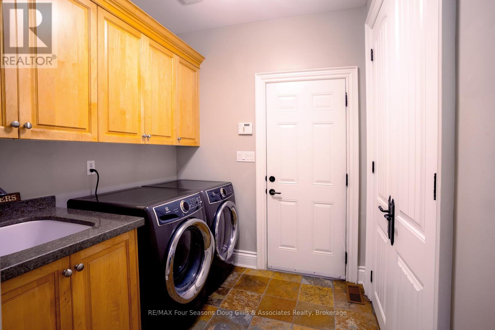 150 Rankins Crescent, Blue Mountains, Ontario  N0H 2P0 - Photo 32 - X12448751