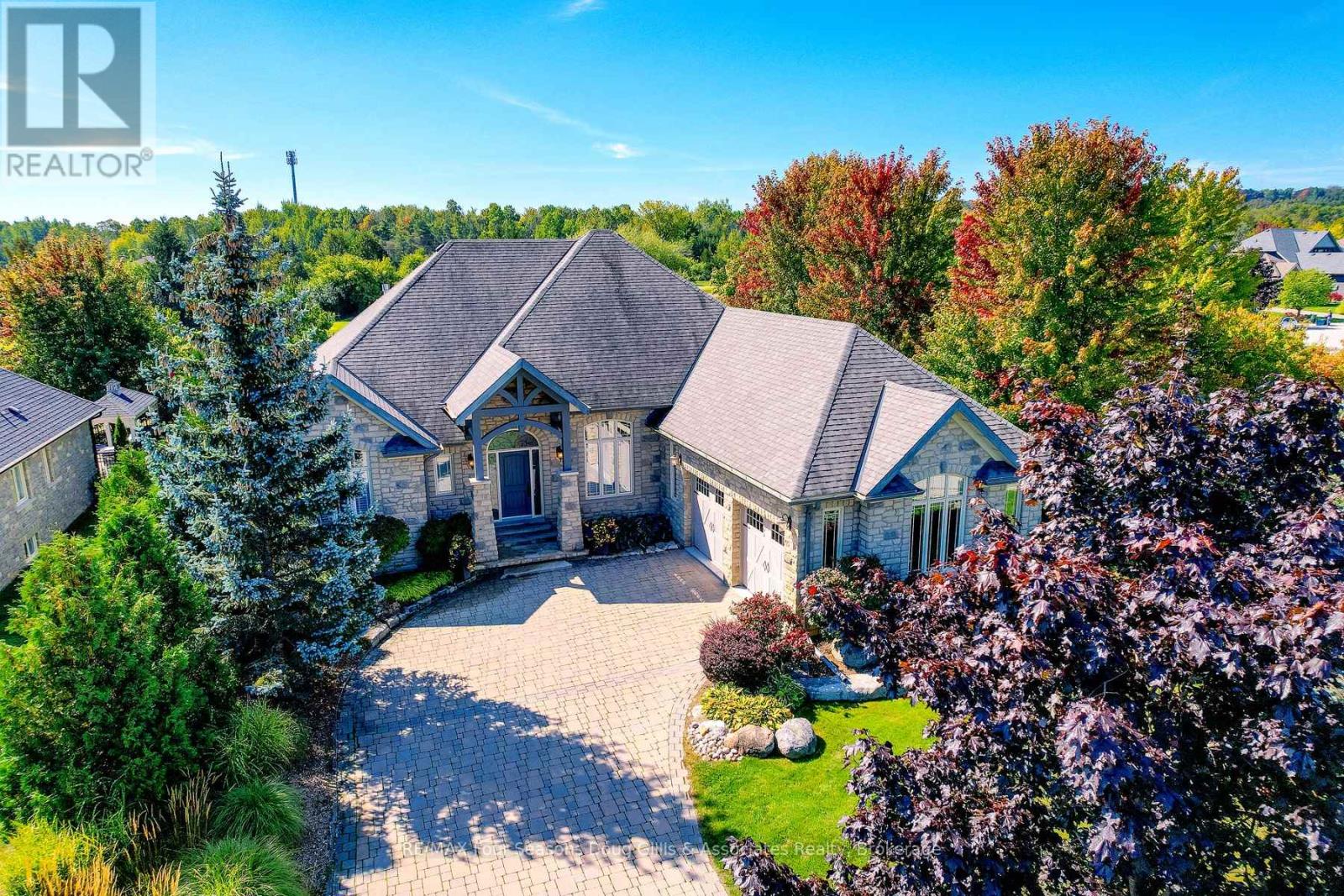 150 Rankins Crescent, Blue Mountains, Ontario  N0H 2P0 - Photo 4 - X12448751