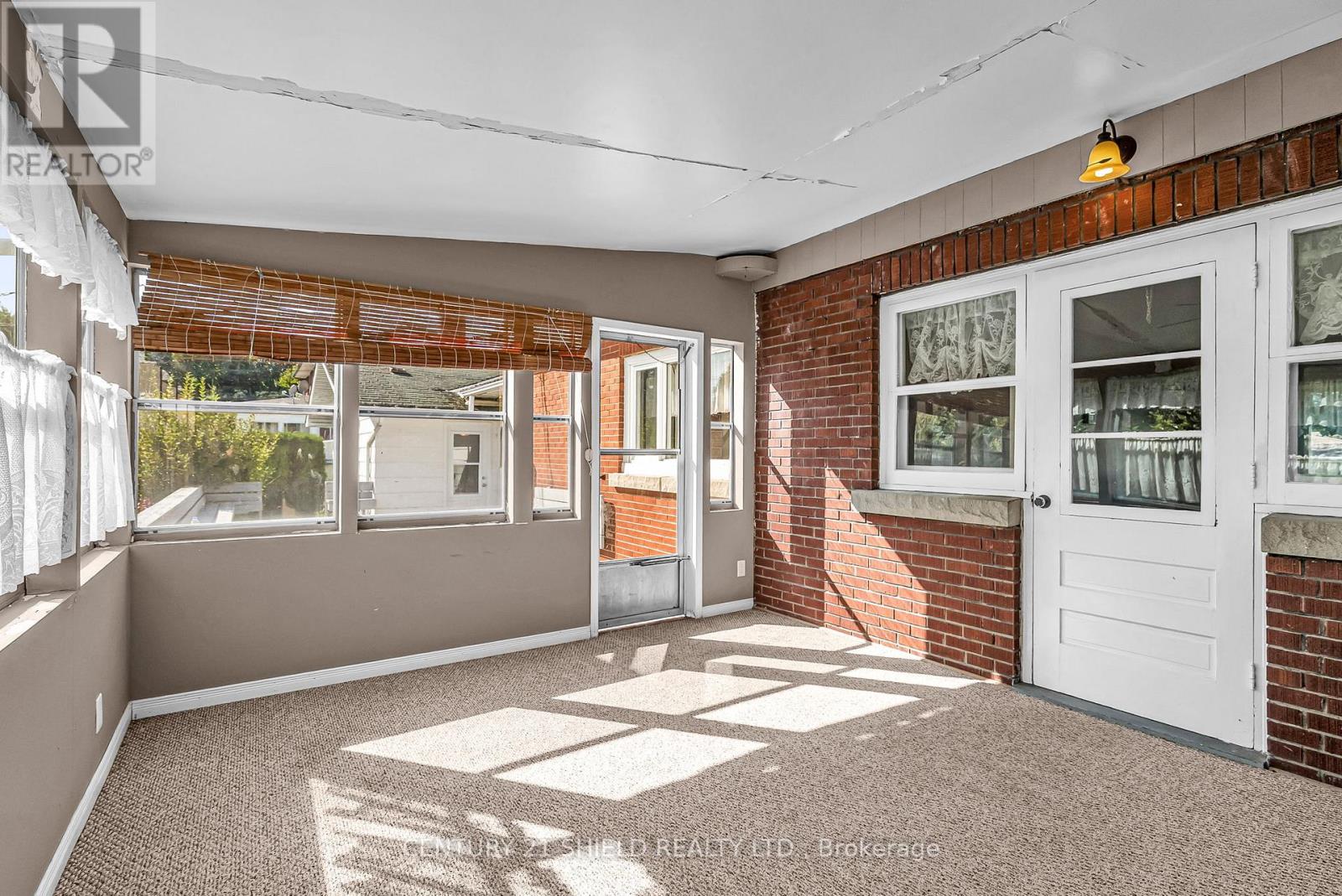 94 Columbia Avenue, South Stormont, Ontario  K0C 1P0 - Photo 10 - X12448777