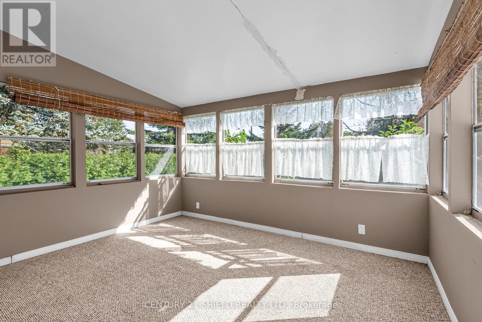 94 Columbia Avenue, South Stormont, Ontario  K0C 1P0 - Photo 12 - X12448777