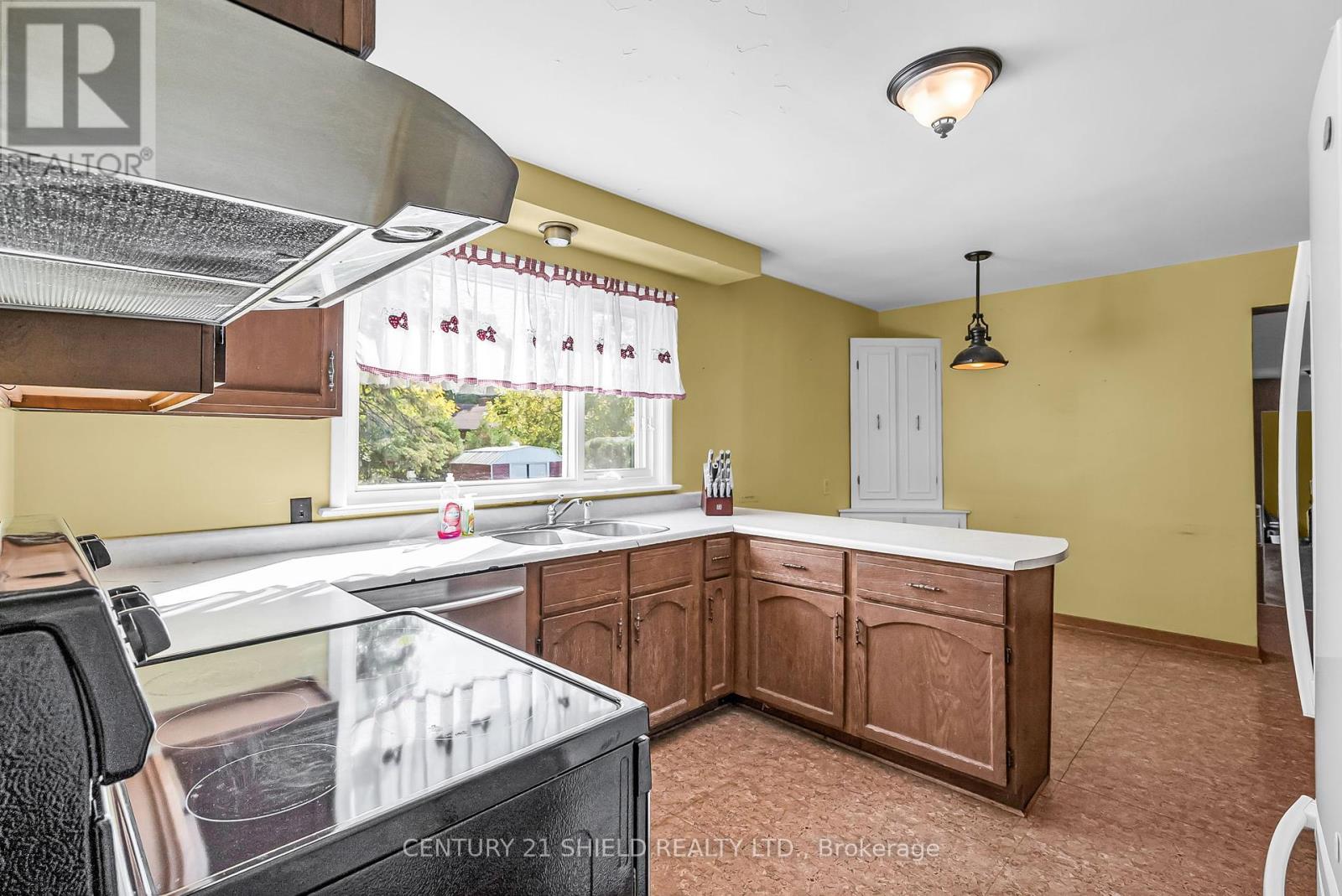 94 Columbia Avenue, South Stormont, Ontario  K0C 1P0 - Photo 13 - X12448777