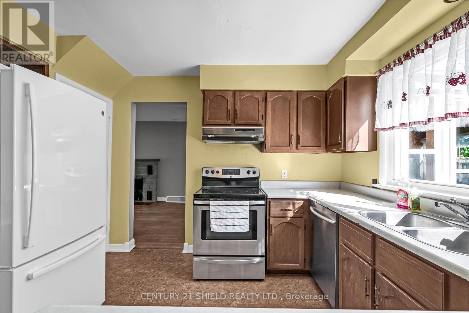94 Columbia Avenue, South Stormont, Ontario  K0C 1P0 - Photo 15 - X12448777