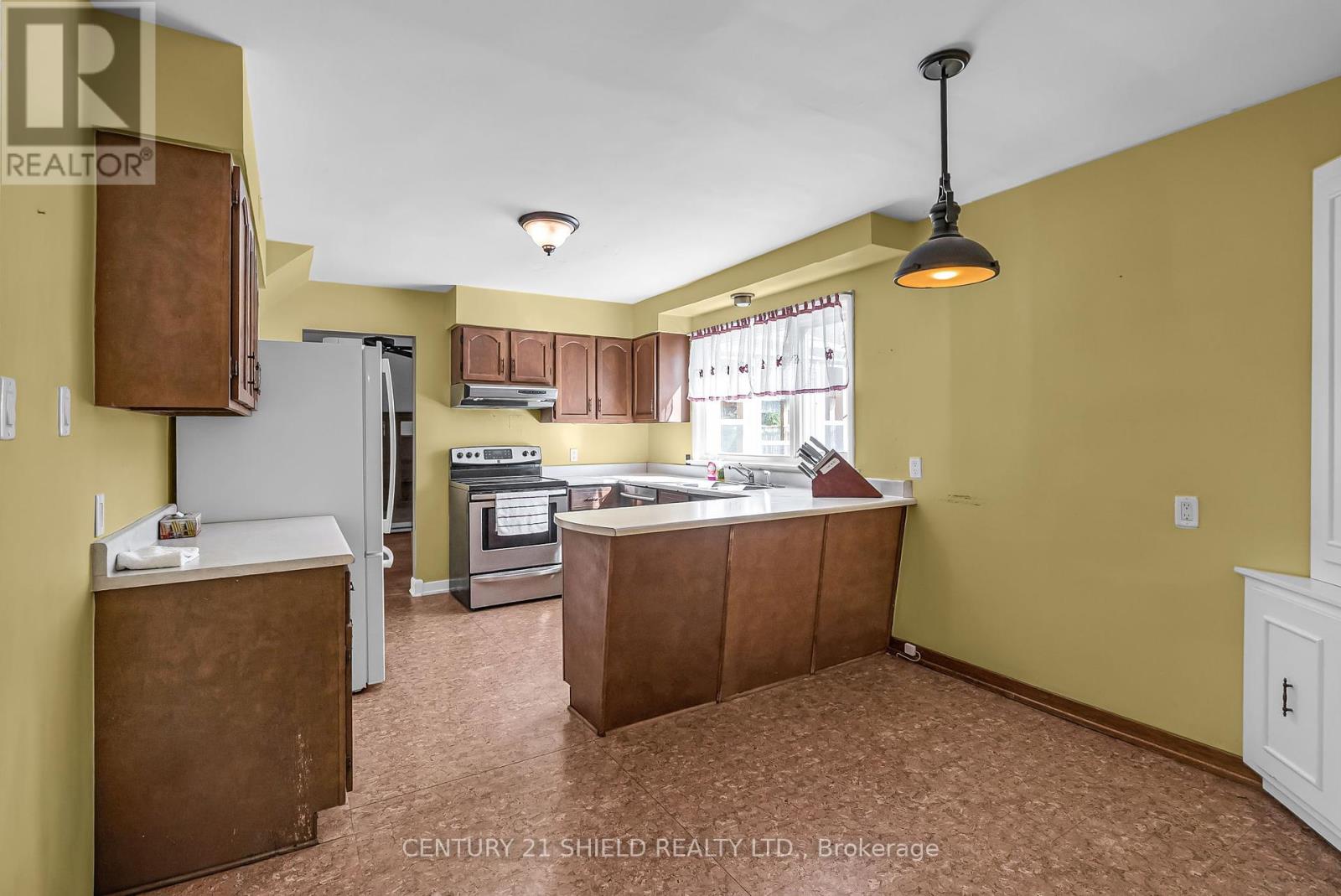 94 Columbia Avenue, South Stormont, Ontario  K0C 1P0 - Photo 17 - X12448777
