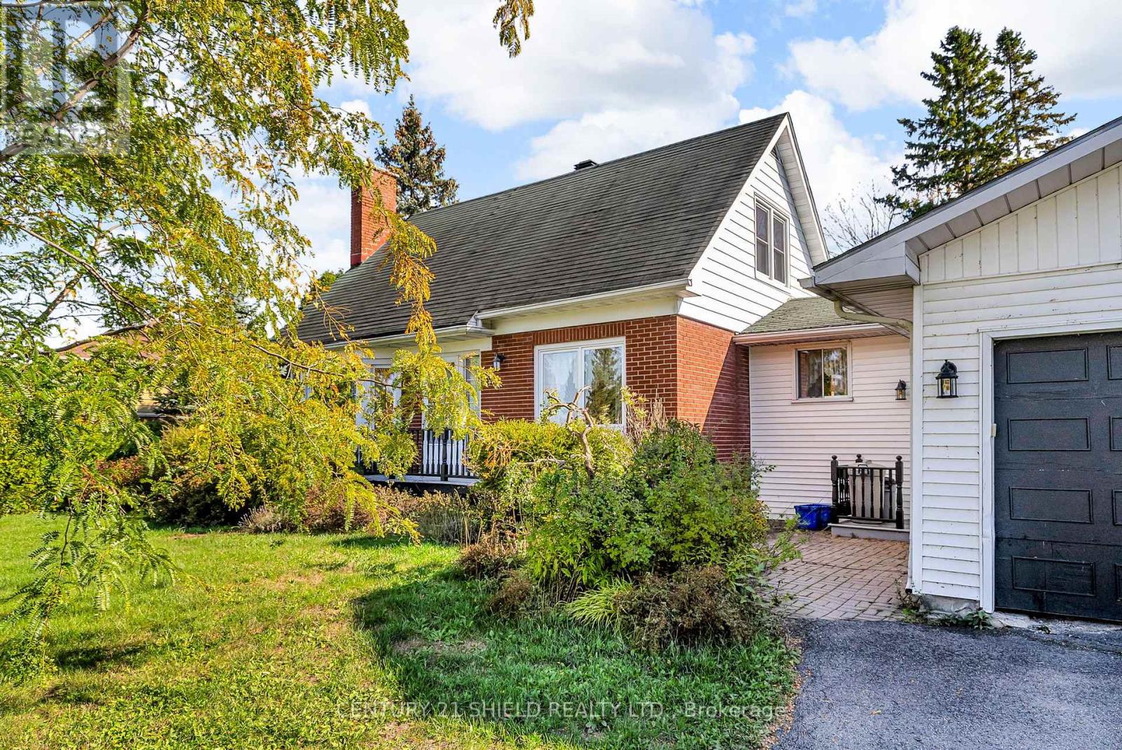 94 Columbia Avenue, South Stormont, Ontario  K0C 1P0 - Photo 2 - X12448777