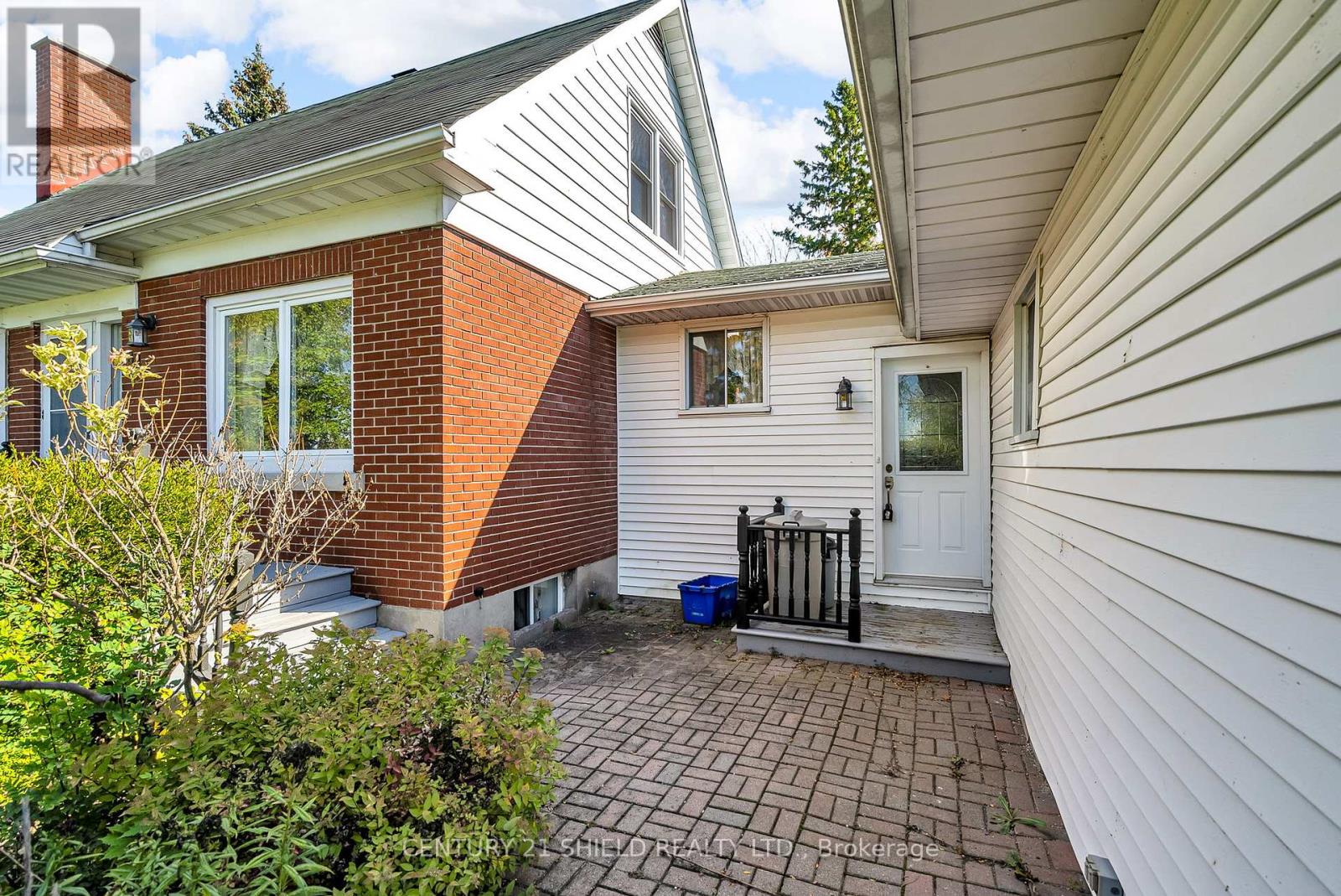94 Columbia Avenue, South Stormont, Ontario  K0C 1P0 - Photo 4 - X12448777