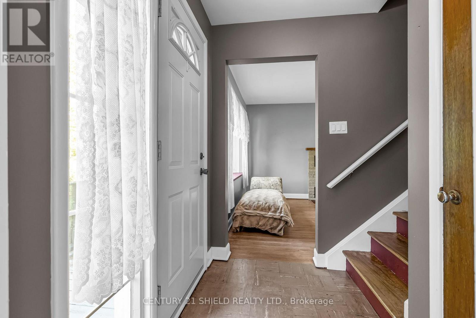 94 Columbia Avenue, South Stormont, Ontario  K0C 1P0 - Photo 6 - X12448777