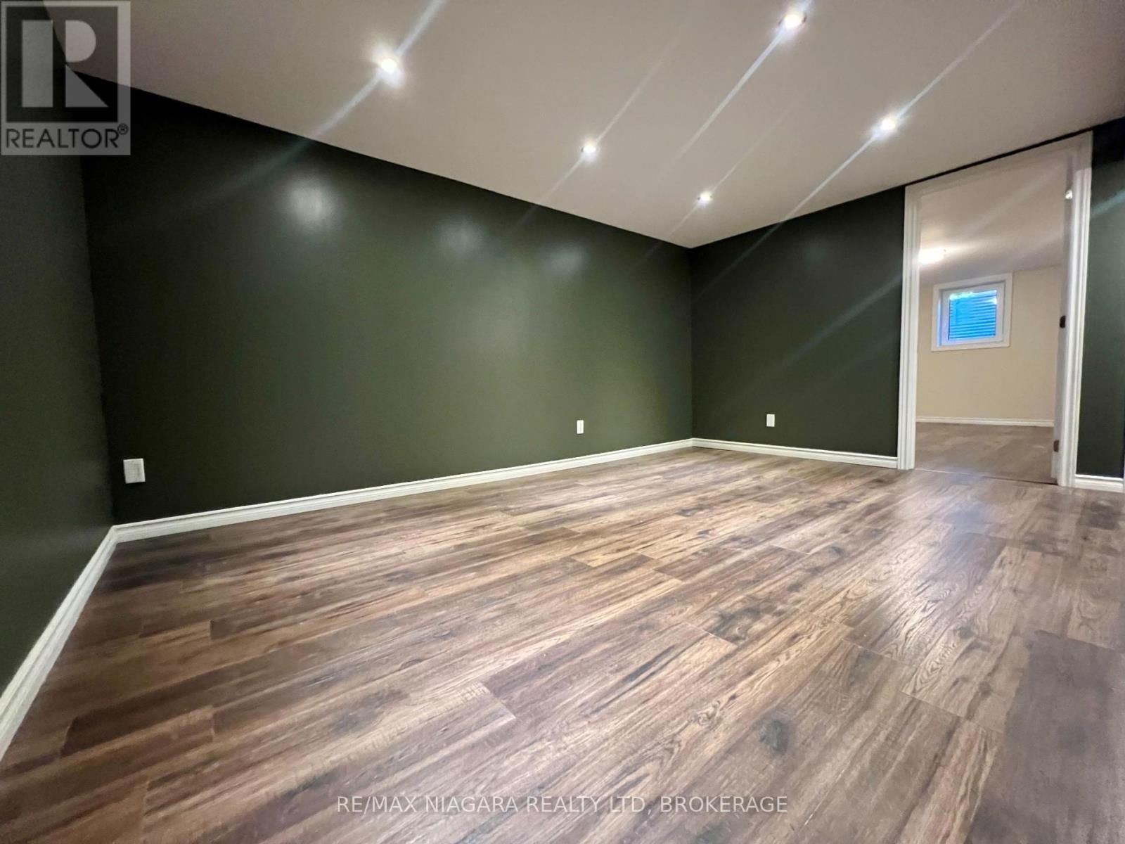 Lower - 7253 Thornhill Crescent, Niagara Falls, Ontario  L2E 5W5 - Photo 7 - X12399500