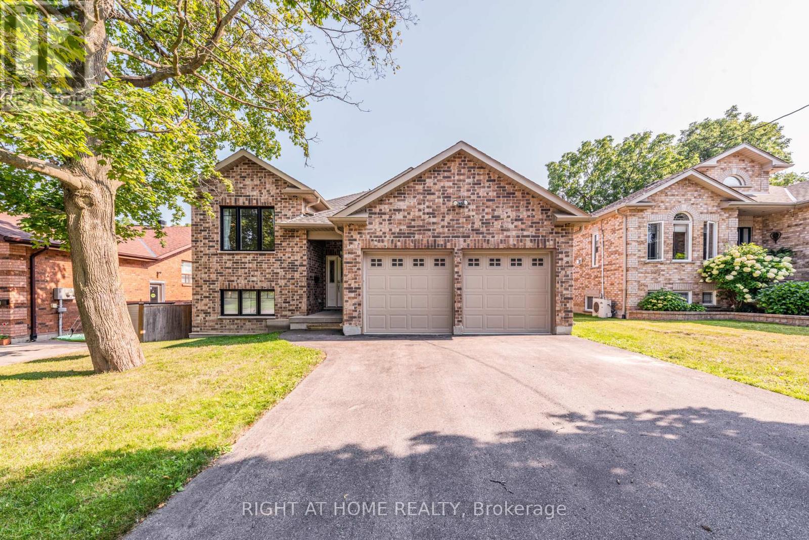11 OTTAWAY AVENUE, Barrie, Ontario