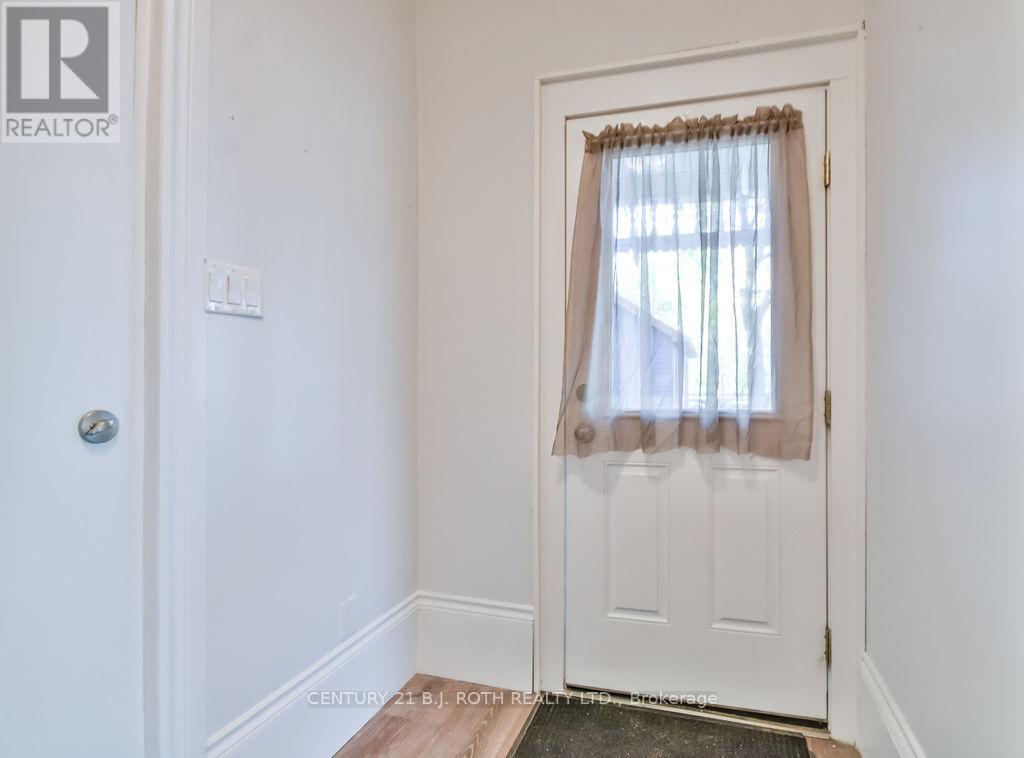 57 Penetang Street, Barrie (Codrington), Ontario  L4M 1V5 - Photo 5 - S12343923