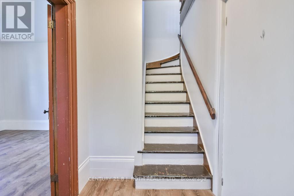 57 Penetang Street, Barrie (Codrington), Ontario  L4M 1V5 - Photo 9 - S12343923